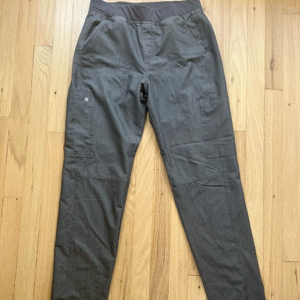 Figs grey men’s scrub pants size small